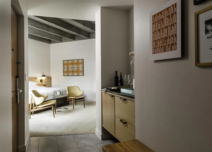 Andaz & Resort